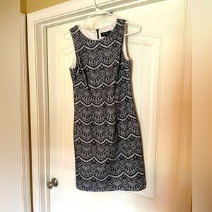 Formal, short, sleeveless dress. Black and white.